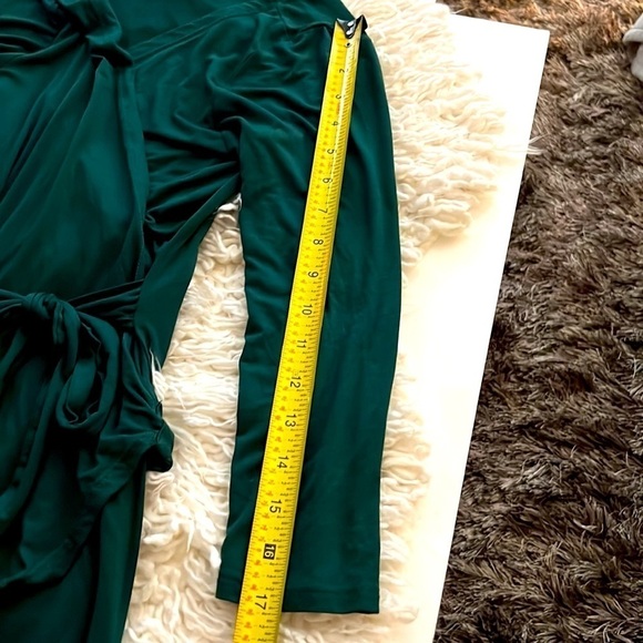 Beautiful “Want My Look” Green Wrap Dress Sz S😻🛍 Perfect 4 Date Night! 💕 - Picture 9 of 9